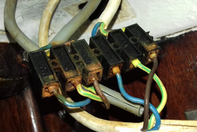 kortsluiting storing zeilboot motorjacht 12 volt elektricien 